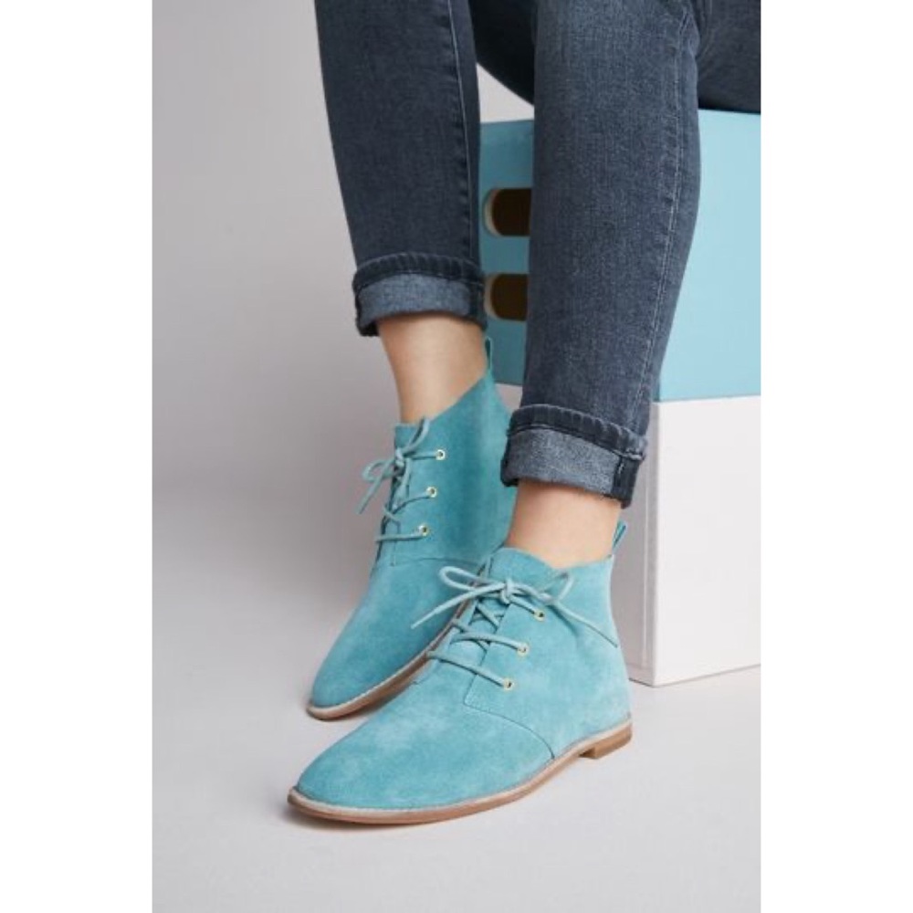 BILL BLASS MAGGIE DESERT SUEDE LEATHER BOOTIE